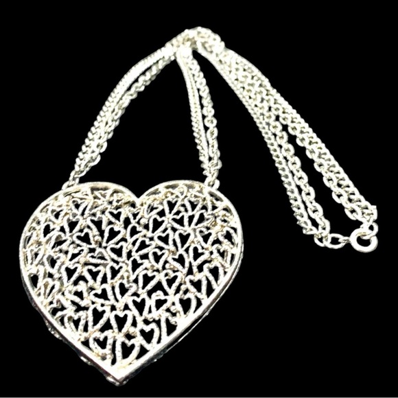 Silver Tone Heavy Chain Link Large Heart Pendant
Necklace 21" - Picture 4 of 7